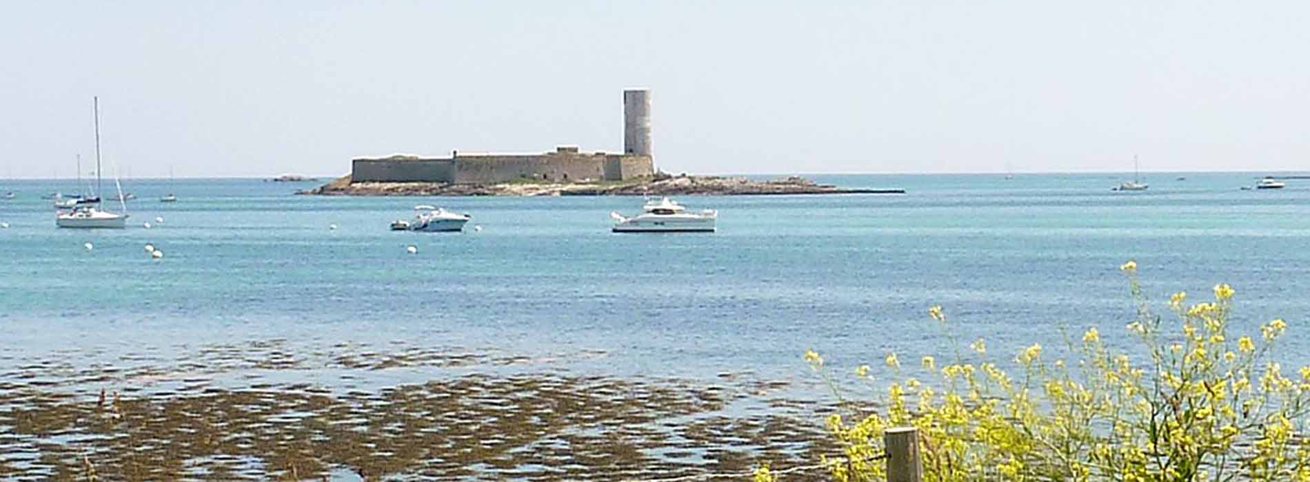 Explorez les îles bretonnes.
